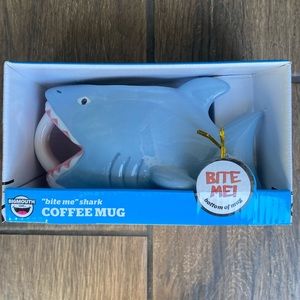 Big Mouth shark coffe mug 16oz Bite me